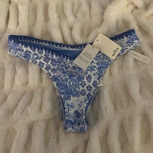 Hollister new with tags Blue and White Floral Bottoms